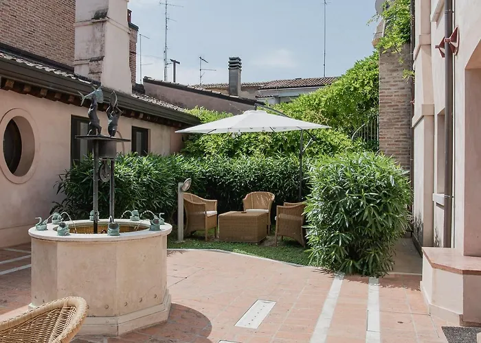 Boutique 3 0 4* 费拉拉